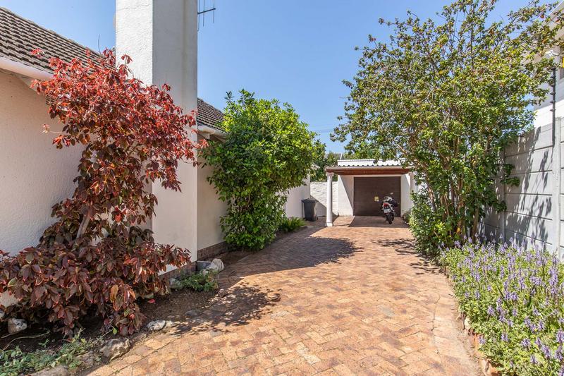 To Let 3 Bedroom Property for Rent in Meadowridge Western Cape